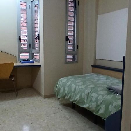 Larru Los Bermejales Residencia Universitaria Sevilla Eksteriør bilde
